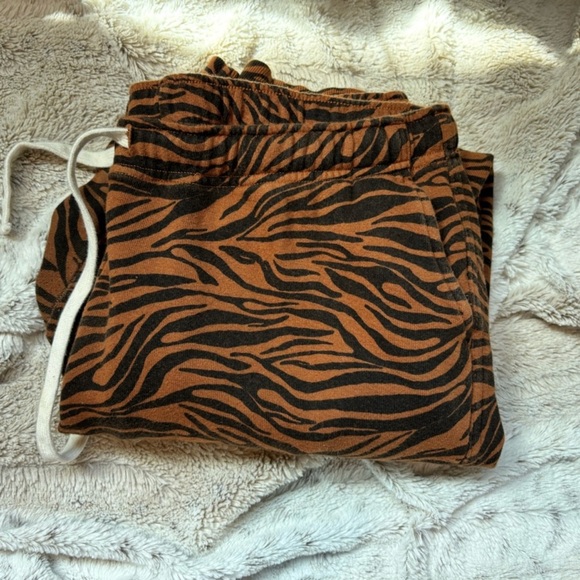 MONROW tiger sweat suit - Picture 8 of 8